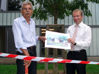 Oberbrgermeister-Kandidat Wolfgang Heuer (r.) und Karl-Heinz Winter stellen die Plne vor
