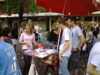 Wahlparty des Jugendforums Hiltrup: Lebhafter Andrang am Stand der SPD
