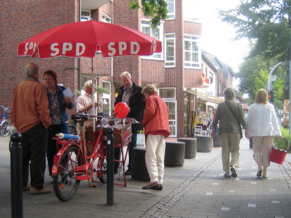 Politik im Gesprch: Infostand der SPD auf der Hiltruper Marktallee