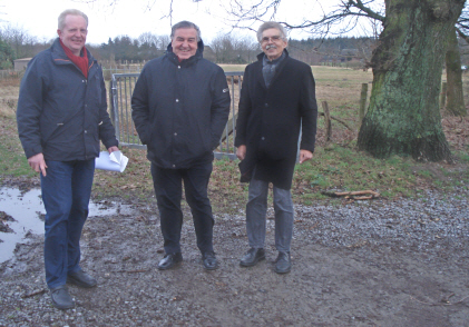 Am Standort des zuknftigen Spielplatzes Vennheide: Hermann Geusendam-Wode, Joachim Schmidt, Karl-Heinz Winter