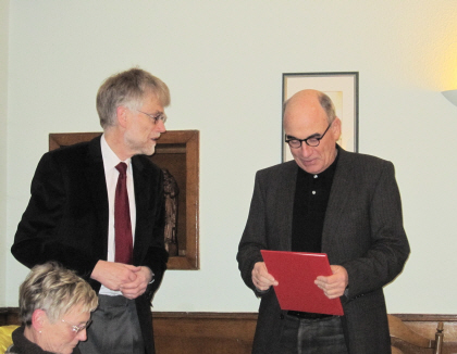 Vorsitzender Henning Klare ehrt Dr. Bernd Weber fr 40jhrige Mitgliedschaft