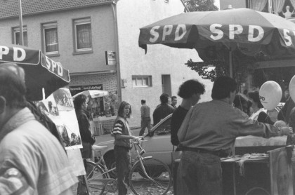 SPD-Informationsstand zur Neugestaltung der Marktallee (Mai 1990)