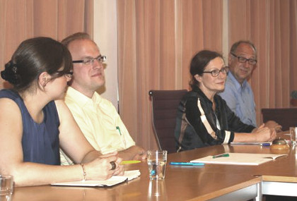 Zeitgeme kommunale Sozial-, Arbeitsmarkt- und Familienpolitik: Diskussion am 15.7.2013 mit der Politikwissenschaftlerin Profin Dr. Annette Zimmer und dem Direktor des Instituts fr Politikwissenschaft der Universitt Mnster, Prof. Dr. Norbert K
