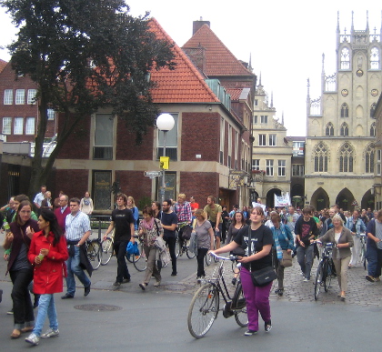 Demo gegen Rechts: Zug zum Schlossplatz
